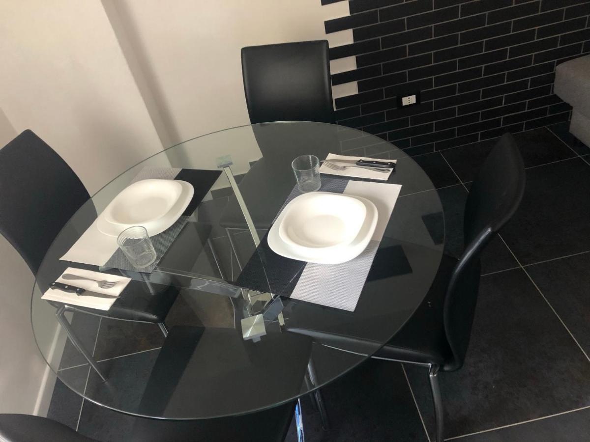 Blaxej, Nel Cuore Di Verona, Moderno Ed Elegante, 4 Posti Letto, Wi-Fi, Self Check In Apartment Luaran gambar