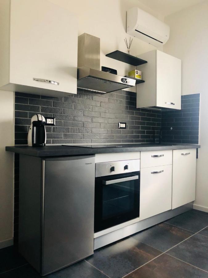 Blaxej, Nel Cuore Di Verona, Moderno Ed Elegante, 4 Posti Letto, Wi-Fi, Self Check In Apartment Luaran gambar