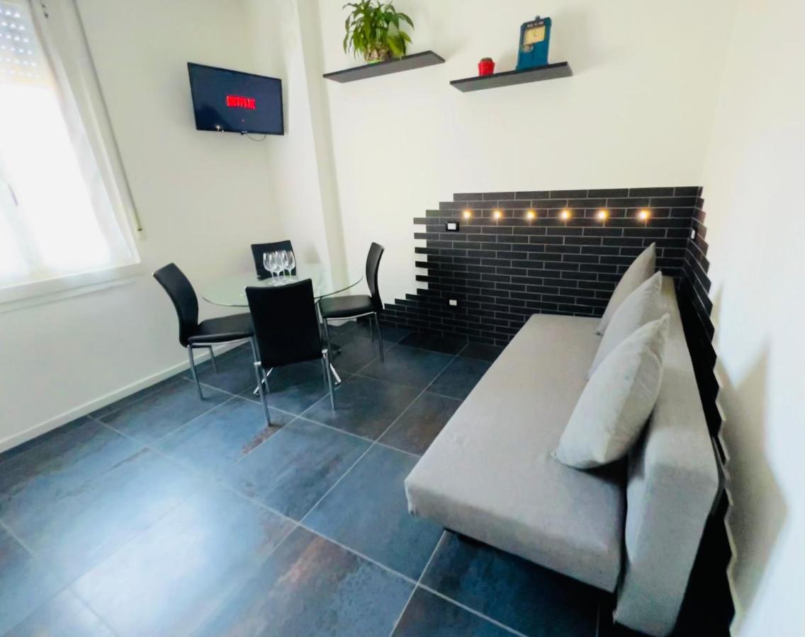 Blaxej, Nel Cuore Di Verona, Moderno Ed Elegante, 4 Posti Letto, Wi-Fi, Self Check In Apartment Luaran gambar