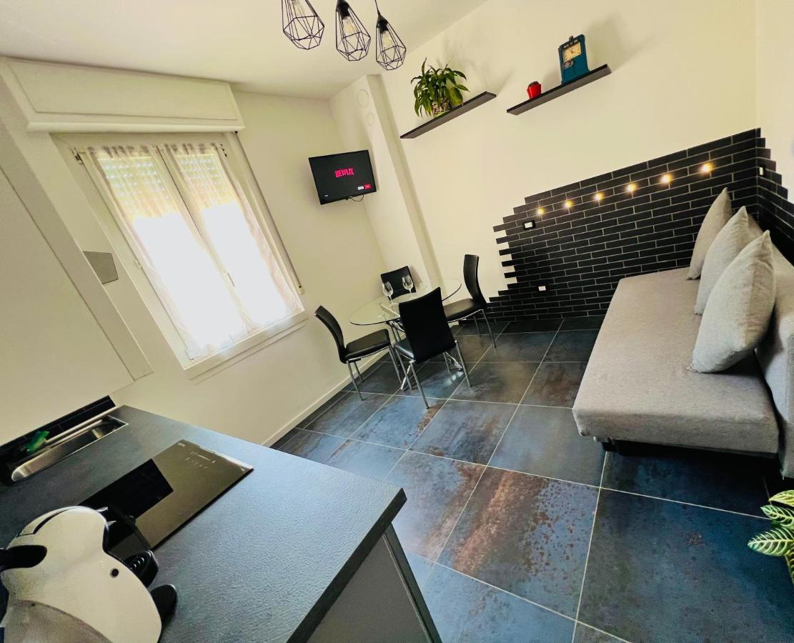 Blaxej, Nel Cuore Di Verona, Moderno Ed Elegante, 4 Posti Letto, Wi-Fi, Self Check In Apartment Luaran gambar