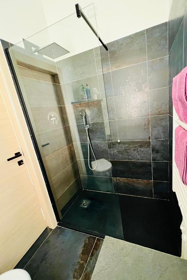 Blaxej, Nel Cuore Di Verona, Moderno Ed Elegante, 4 Posti Letto, Wi-Fi, Self Check In Apartment Luaran gambar